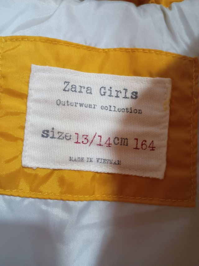 chaleco acolchado amarillo