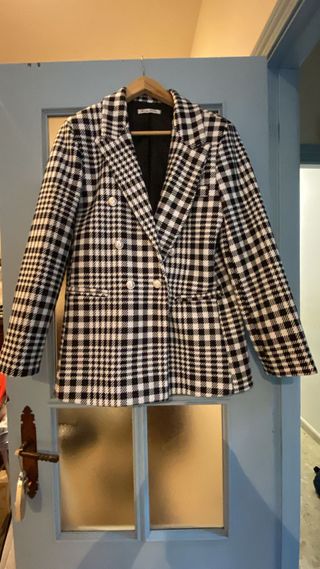 Chaqueta abrigo cuadros blanco-negro. Talla 42-44.