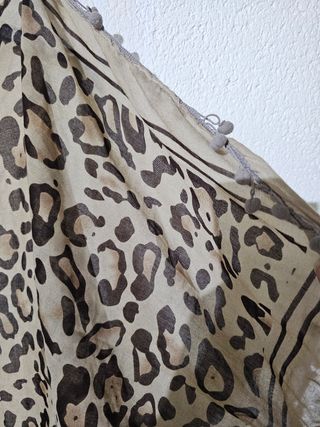 Pañuelo leopardo beige