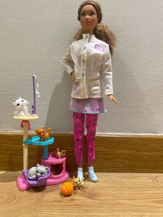 Barbie Veterinaria con Mascotas