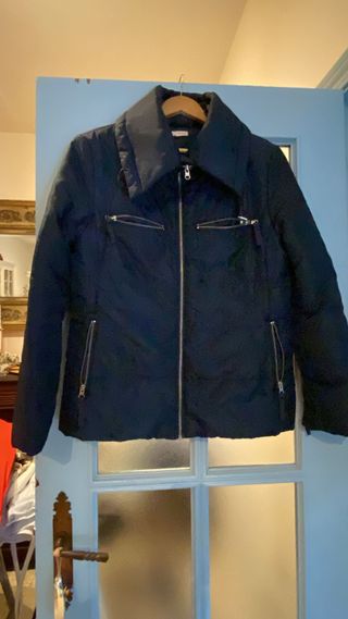 Chaquetón acolchado azul marino. Talla 42-44