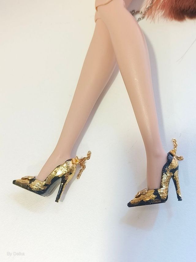Stilettos dorados y negros Fashion Royalty 