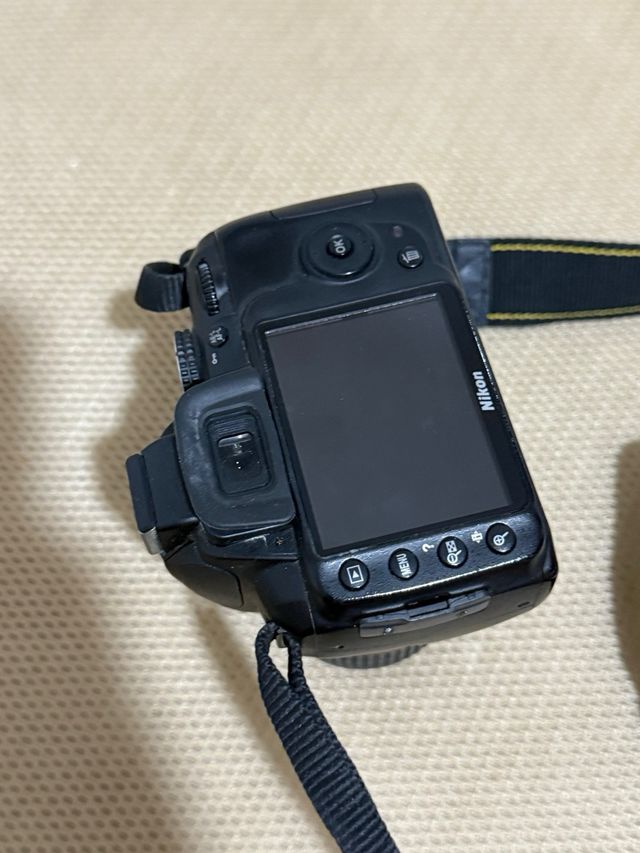 Cámara Nikon D300 negra