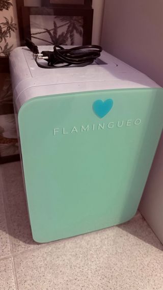 Mini nevera Flamingueo cosmética