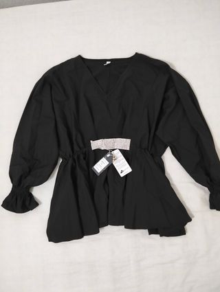 Blusa negra c/pedreria - M