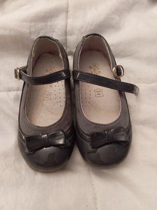Zapatos charol grises de niña número 28