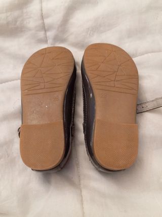 Zapatos charol grises de niña número 28