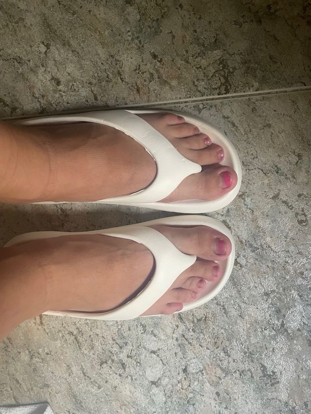 Chanclas blancas cómodas