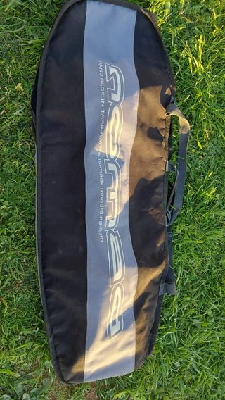 Tabla Twintip Kitesurf Nomad Carbono y kevlar 
