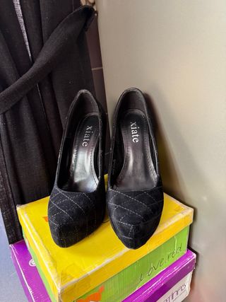 Salones negros tacón alto