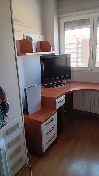 MERKAMUEBLE Dormitorio,Escritorio   y Estanterias.