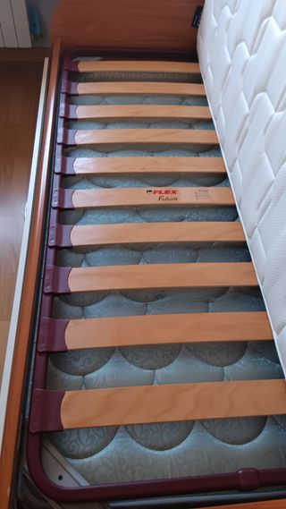 MERKAMUEBLE Dormitorio,Escritorio   y Estanterias.