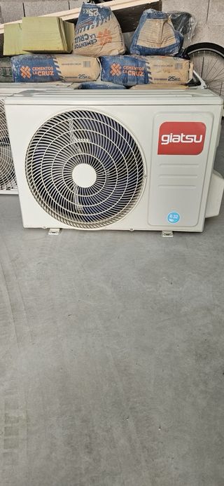 2 Aires acondicionados split Gree & Hisense
