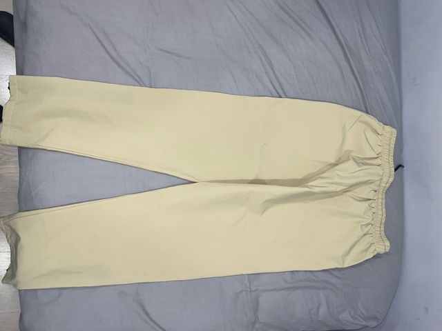 Pantalones Under Armour Beige