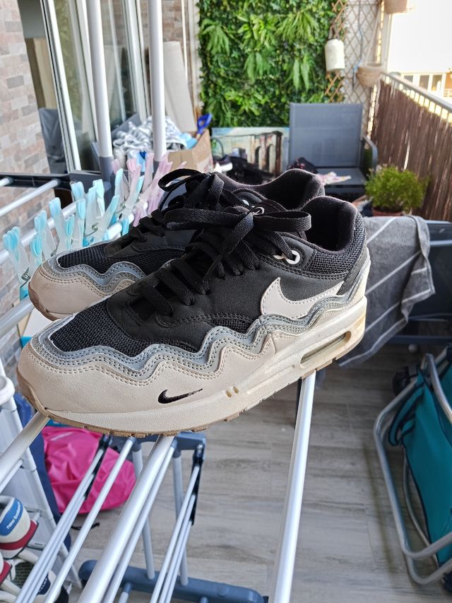 Zapatillas Patta negras y beige