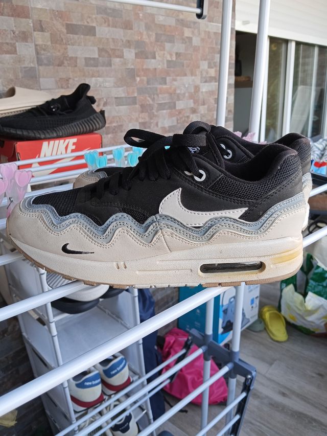 Zapatillas Patta negras y beige