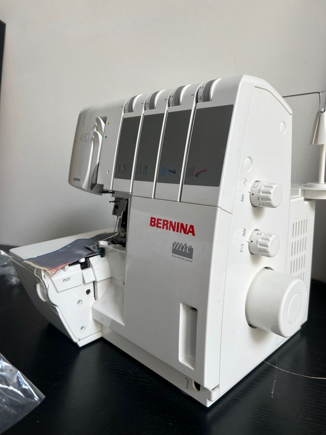 Bernina L460 Taglia e cuci