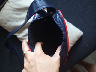 Bolso bandolera London azul y rojo