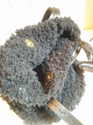 Mini Borsetta a Secchiello Nera in bouclé 