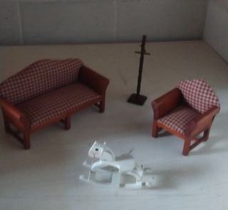 Muebles miniatura casa muñecas