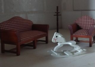 Muebles miniatura casa muñecas