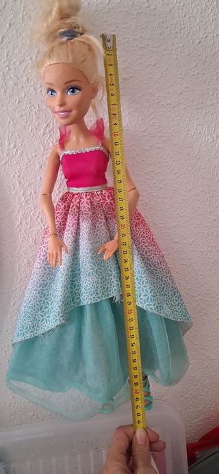 Muñeca Barbie gigante