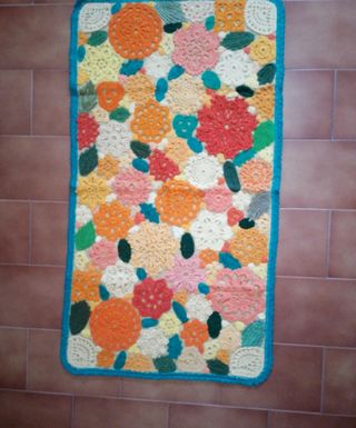 Tappeto uncinetto fiori multicolor 1