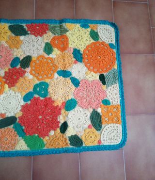 Tappeto uncinetto fiori multicolor 1