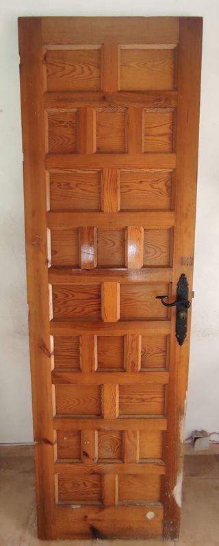 Puerta madera maciza antigua