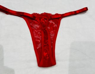 Tanga encaje rojo