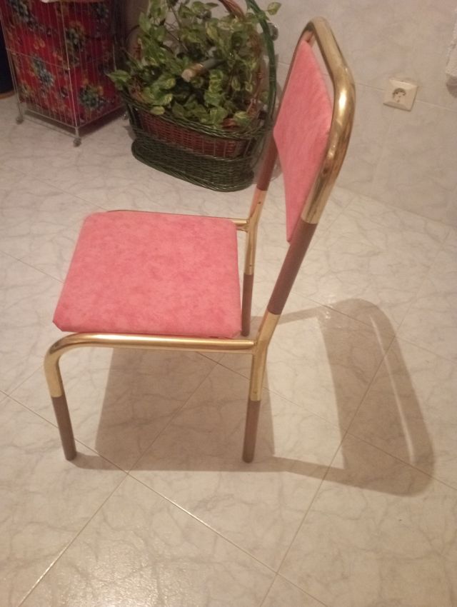 Silla vintage dorada y anaranjada años 70
