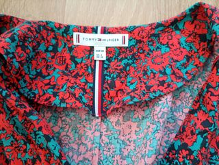 Vestido Tommy Hilfiger rojo y verde agua