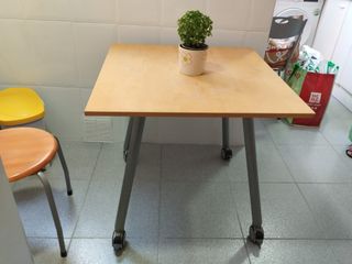 Mesa cocina cuadrada con ruedas 80 x 80