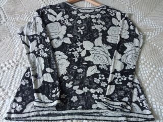 Jersey flores blanco-negro