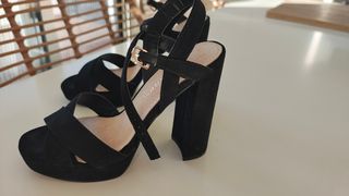 Sandalias negras tacón alto