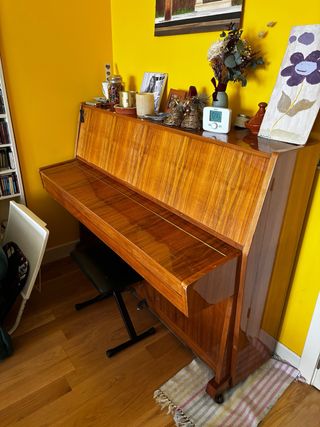 Piano vertical Cherny