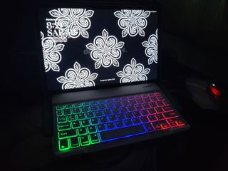 Teclado inalámbrico RGB multicolor