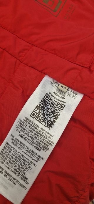 Chaqueta Guess roja acolchada