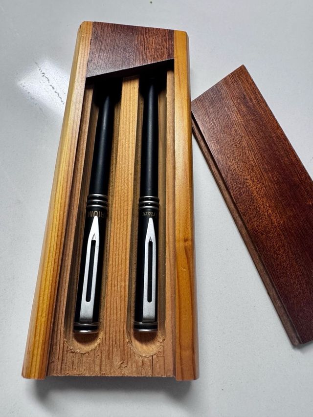 Penna e penna IRIUM - astuccio in legno 