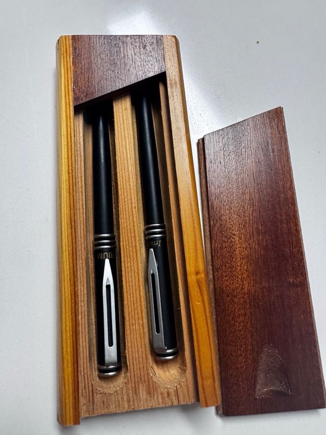 Penna e penna IRIUM - astuccio in legno 