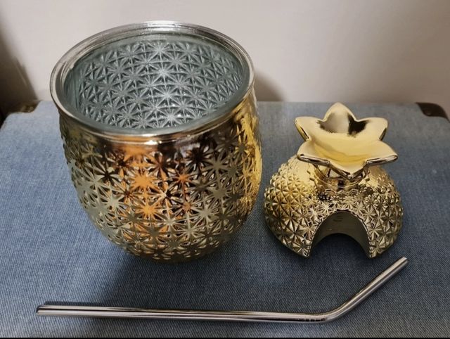 Bicchiere in vetro dorato a forma di ananas