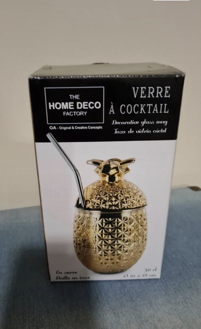 Bicchiere in vetro dorato a forma di ananas