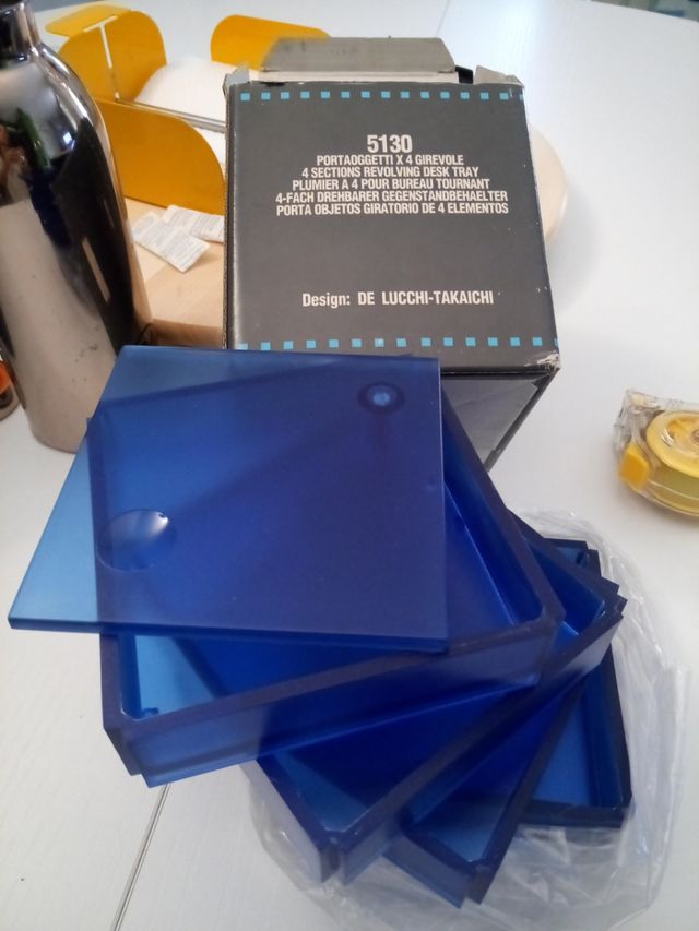 Kartell Portaoggetti girevole blu