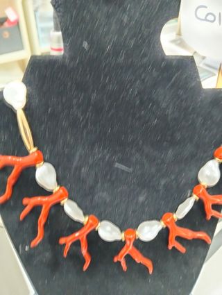 Collar y pendientes coral rojo perla