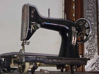 Máquina de coser funciona