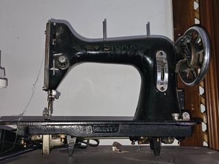Máquina de coser funciona
