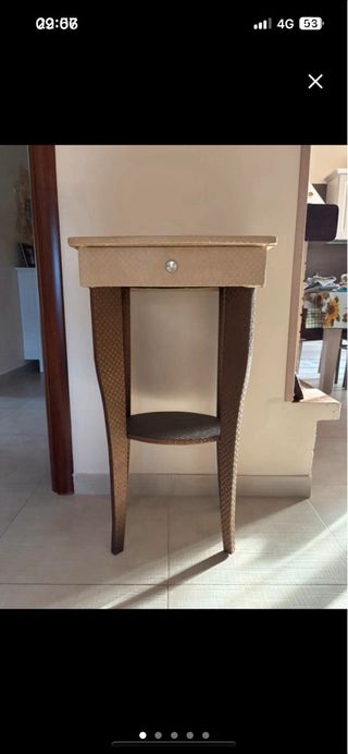 Comodino in legno
