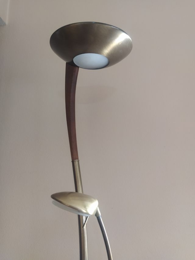 Lámpara de pie con lector