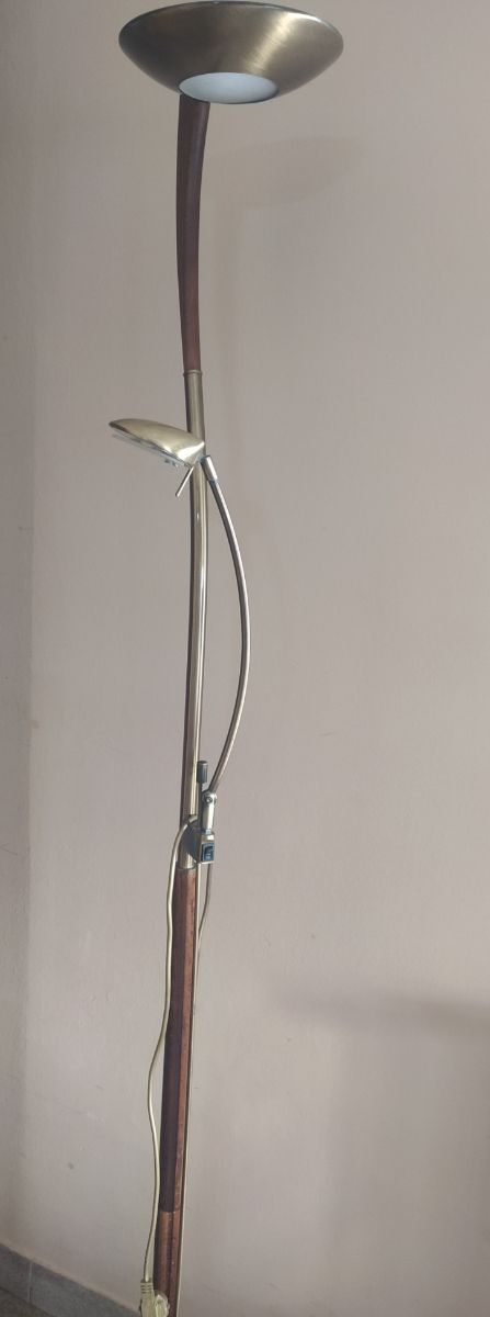 Lámpara de pie con lector