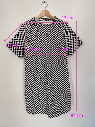 Vestido mini de manga corta y estampado cuadros 